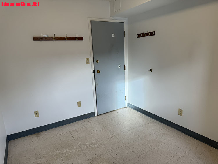 small room 2 for post.jpg